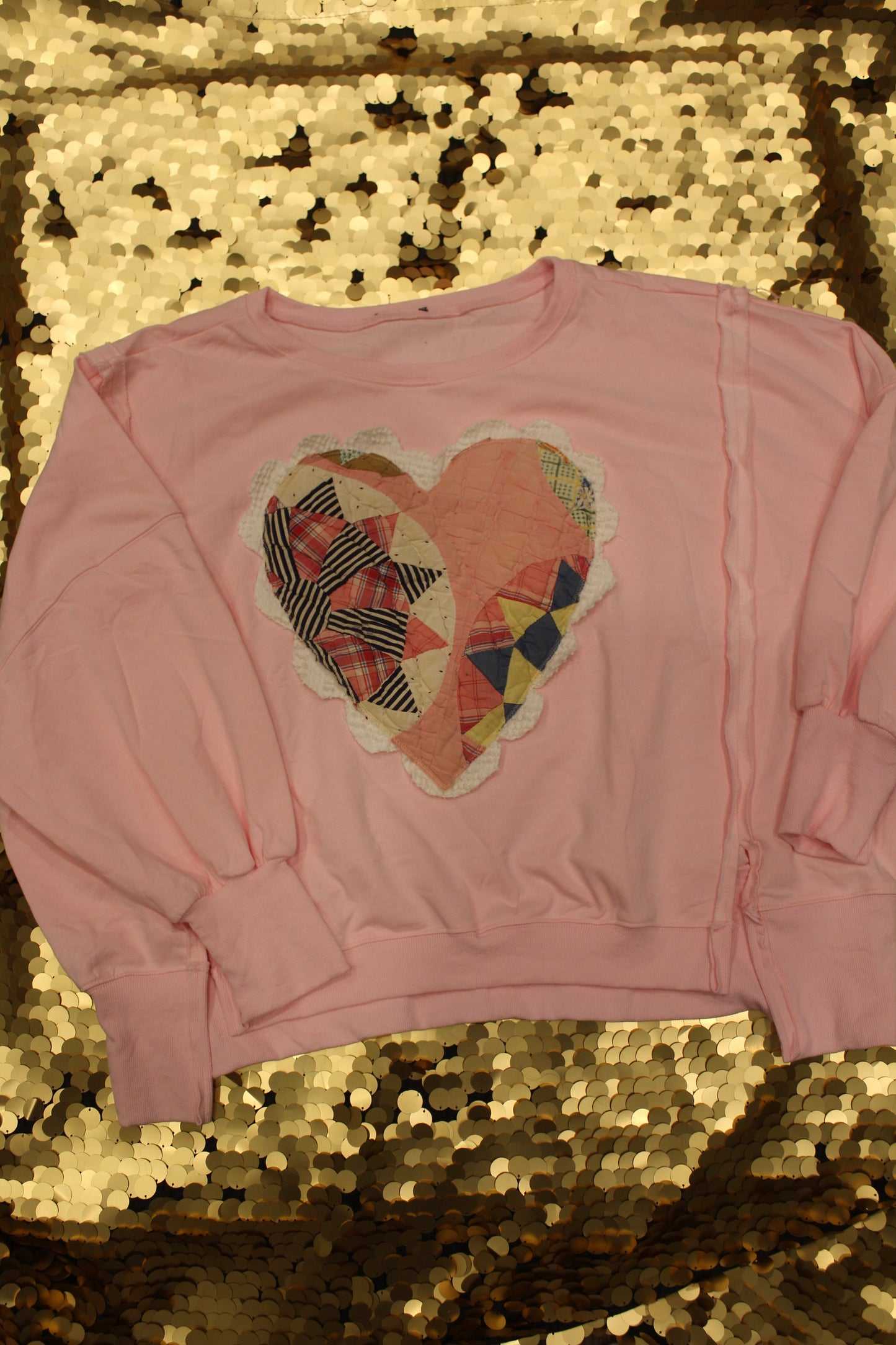 Scallop Heart Balloon Sleeve Sweatshirt