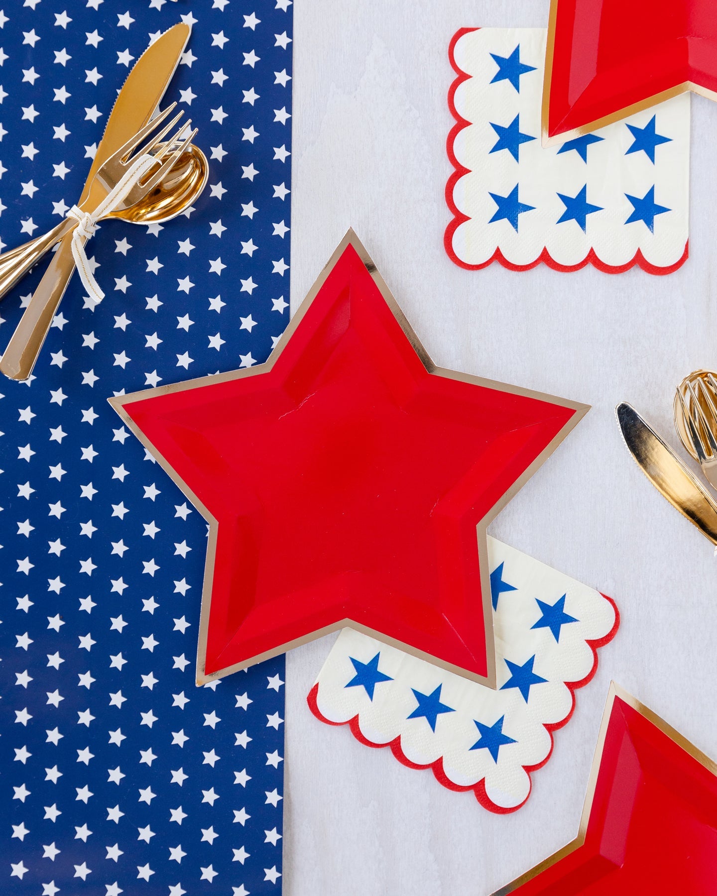 Star Shaped 9 Inch Gold Foil Plates