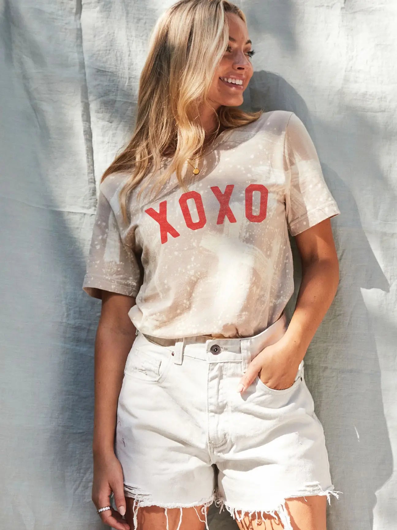 XOXO Hand Brush Bleached Graphic T-Shirt