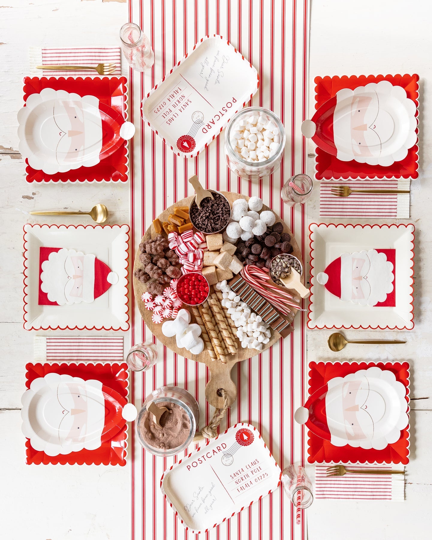 Red/White Scallop Plate