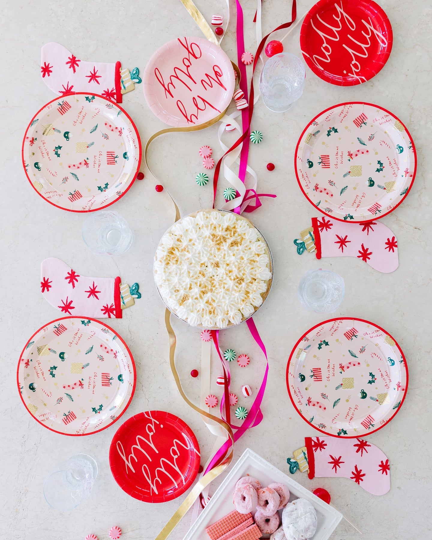 Snow Fun Holly Jolly Plate Set